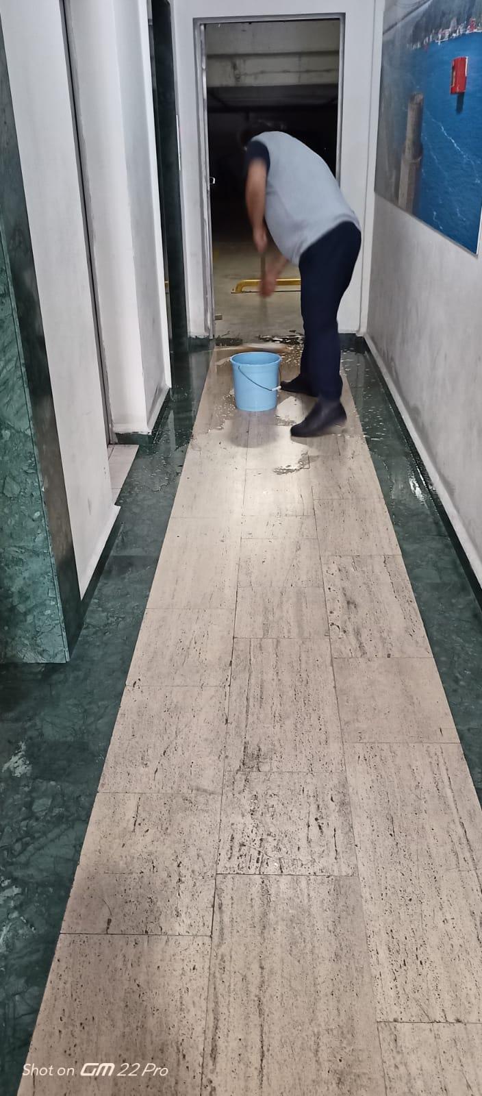 Degerli Kom�ular�m�z Temizlik Ekibimiz Bloklarda Genel Temizlik Ve Dezenfekte Yapmaktad�r..Y�netim