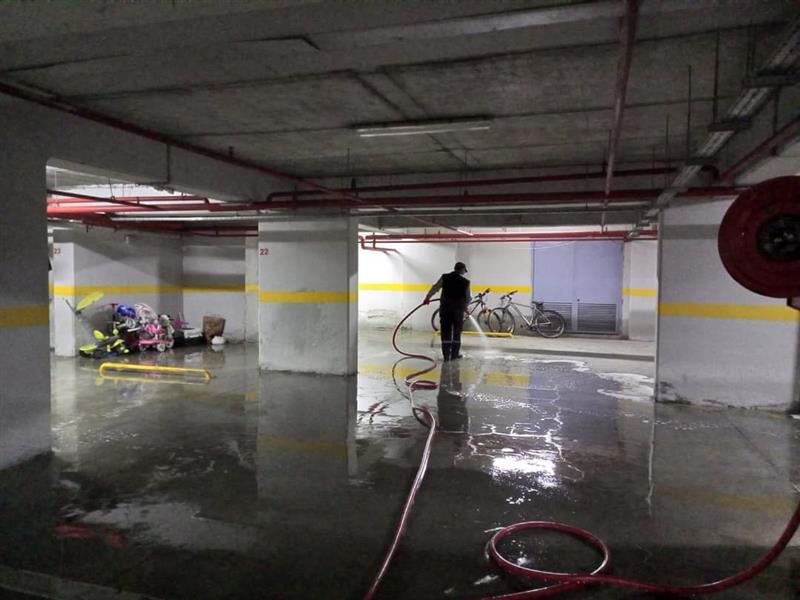 Otoparklar�m�z� Hem Y�k�yor Hemde Dezenfekte Ediyoruz.Y�netim