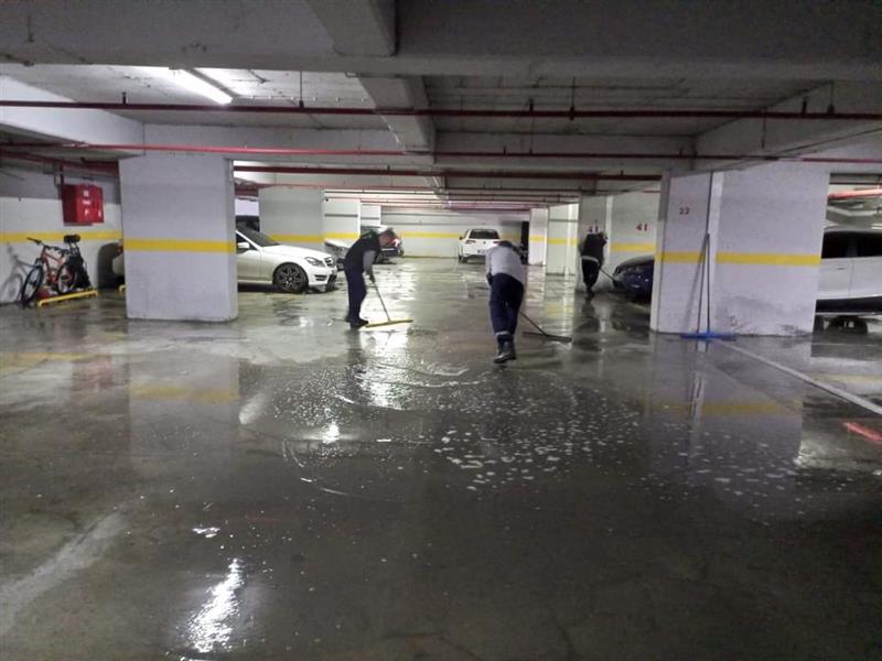 Otoparklar�m�z� Hem Y�k�yor Hemde Dezenfekte Ediyoruz.Y�netim