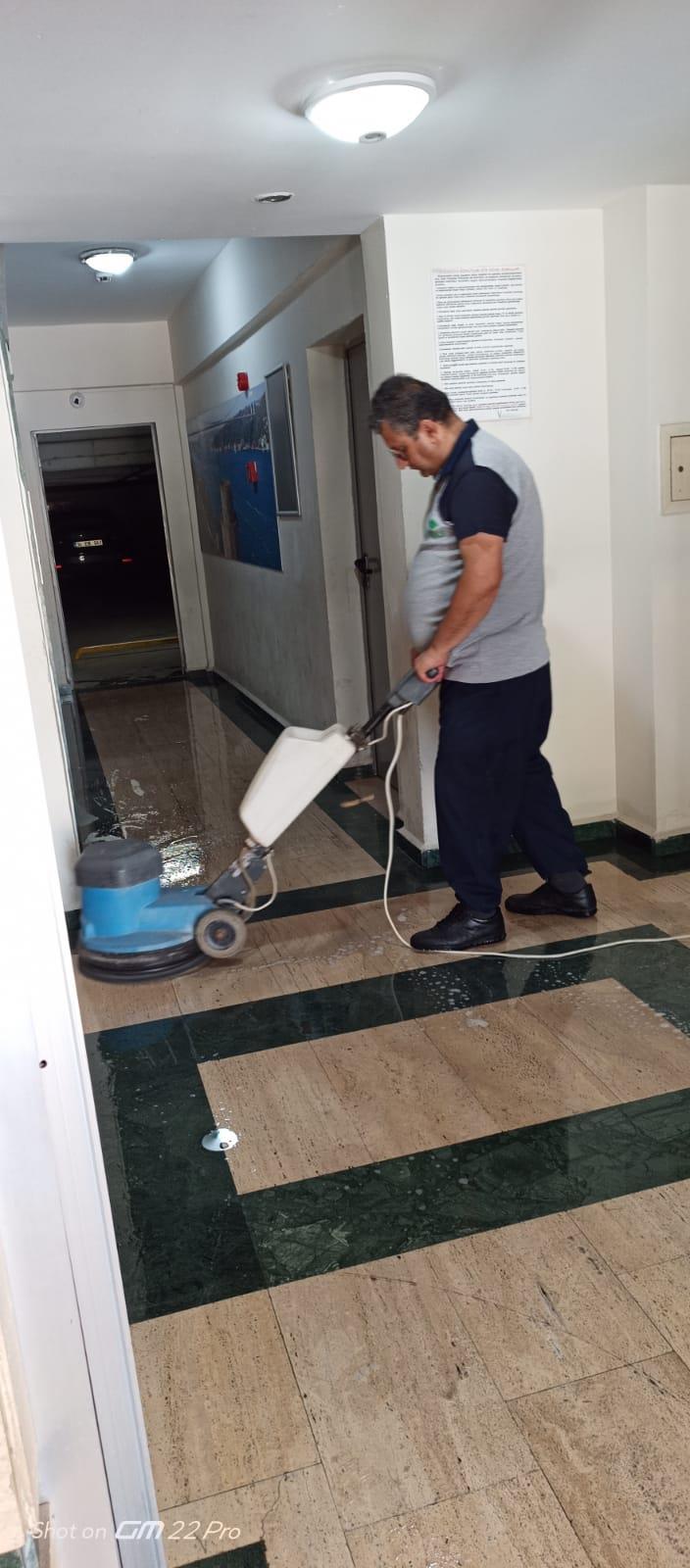 Degerli Kom�ular�m�z Temizlik Ekibimiz Bloklarda Genel Temizlik Ve Dezenfekte Yapmaktad�r..Y�netim