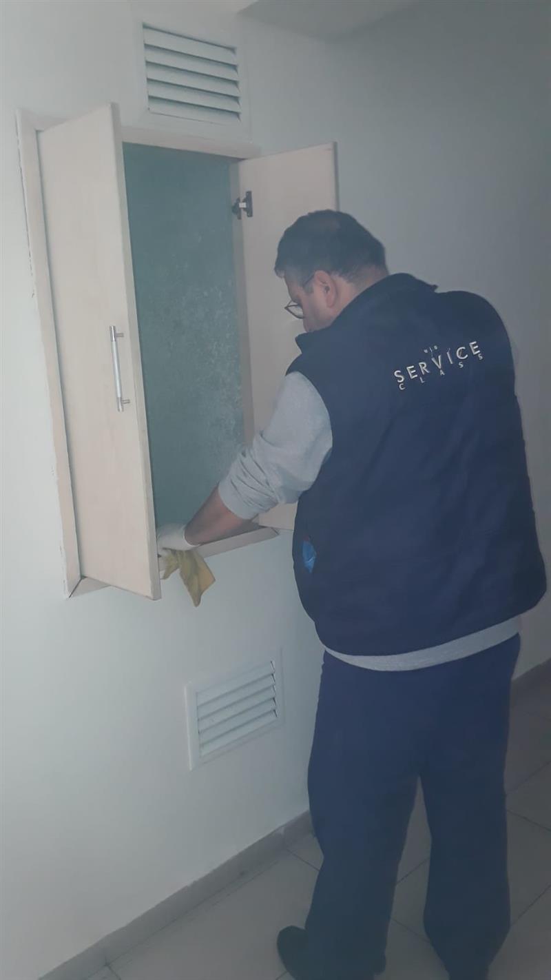 Bloklar�n Otoparklar�n� Rutin Olarak Y�k�yor Ve Dezenfekte Ediyoruz.Y�netim